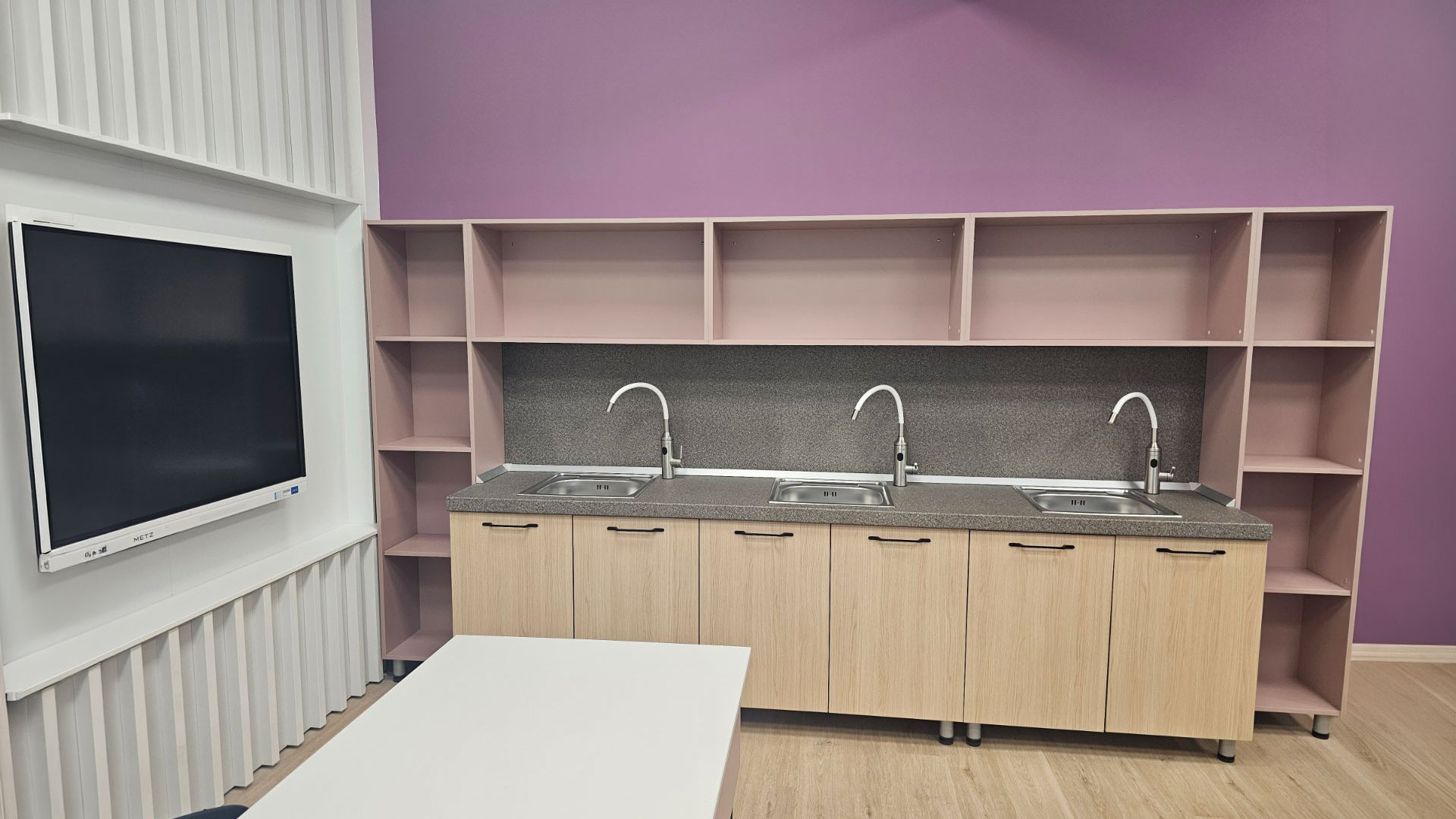 laboratory-workstations.jpg